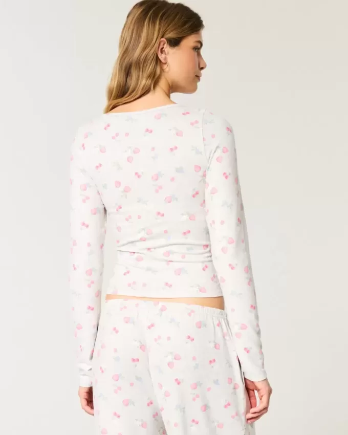 Gemütliches Pyjamaoberteil mit Beerenmuster
