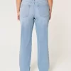 Gerade geschnittene Jeans mit hoher Taille und heller Waschung