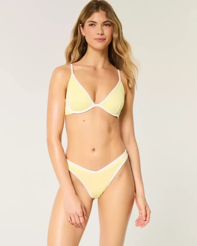 Gerippte Cheekiest-Bikinihose mit hohem Beinausschnitt und V-Taille Gerippte Cheekiest-Bikinihose mit hohem Beinausschnitt und V-Taille