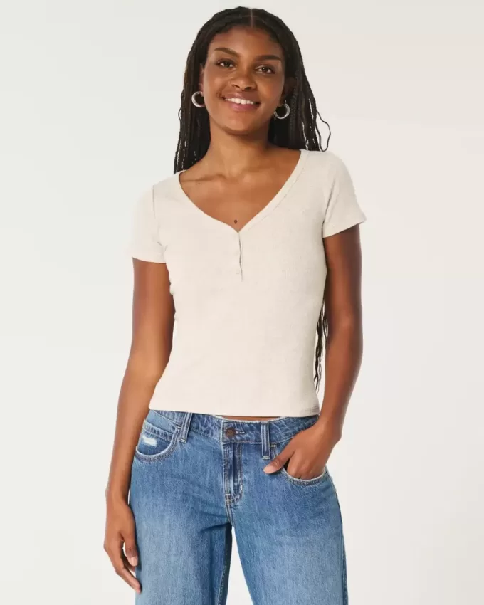Geripptes Henley-Shirt mit kurzen Ärmeln und Symbol