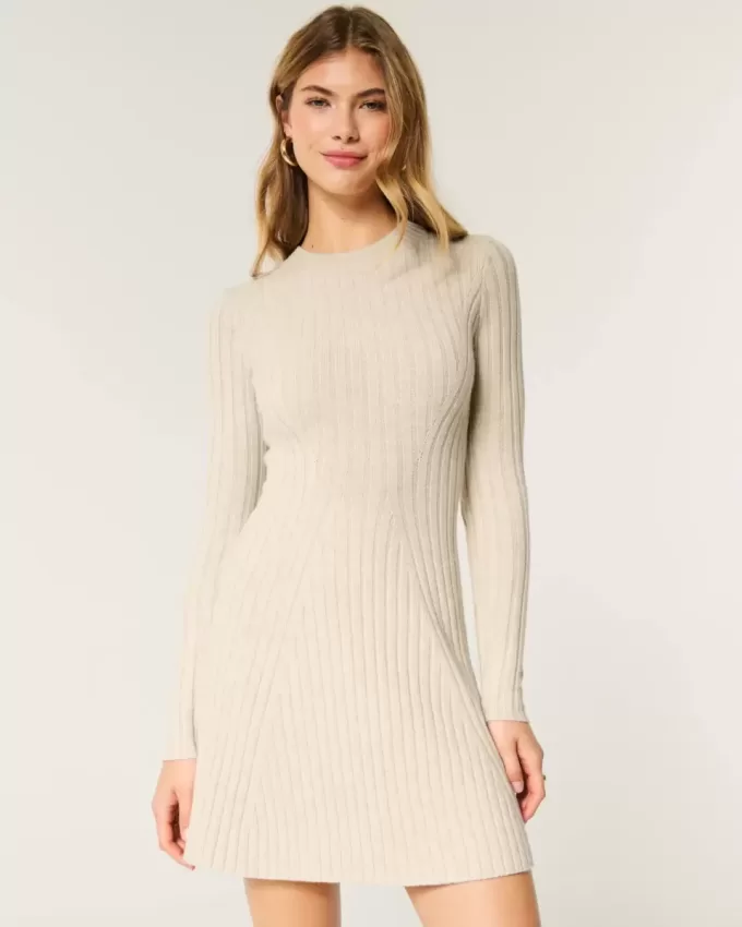 Geripptes Skater-Mini-Sweatkleid Geripptes Skater-Mini-Sweatkleid