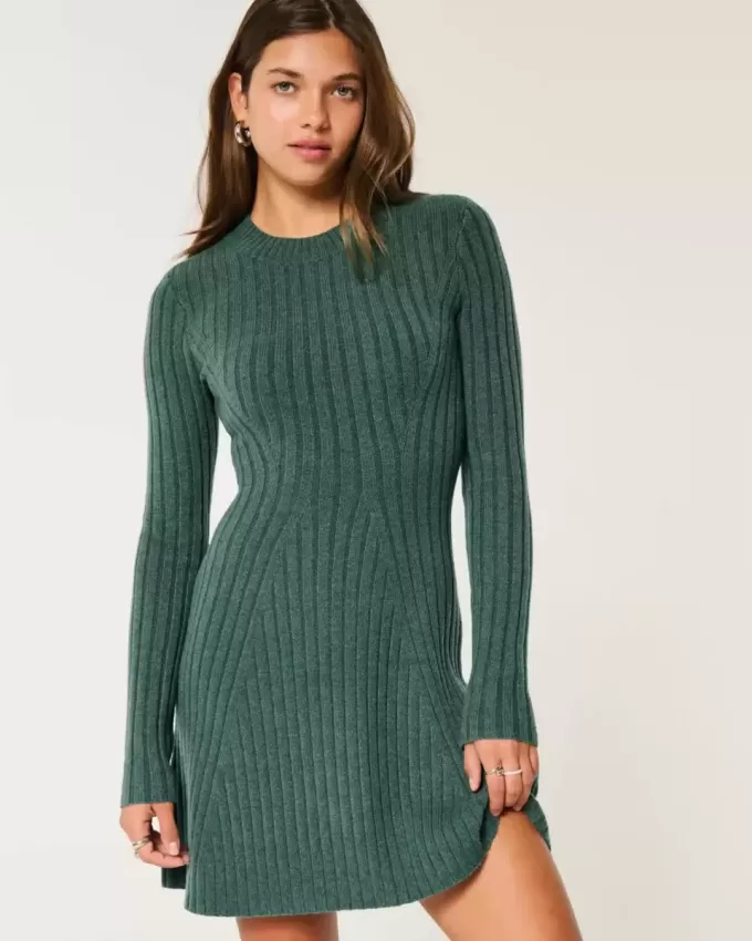 Geripptes Skater-Mini-Sweatkleid Geripptes Skater-Mini-Sweatkleid