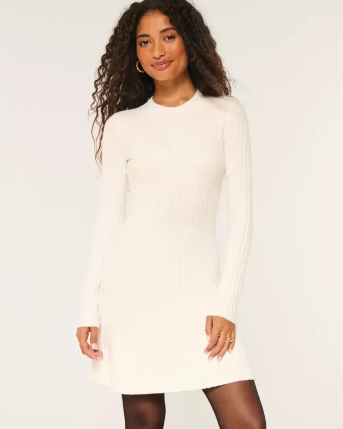 Geripptes Skater-Mini-Sweatkleid Geripptes Skater-Mini-Sweatkleid