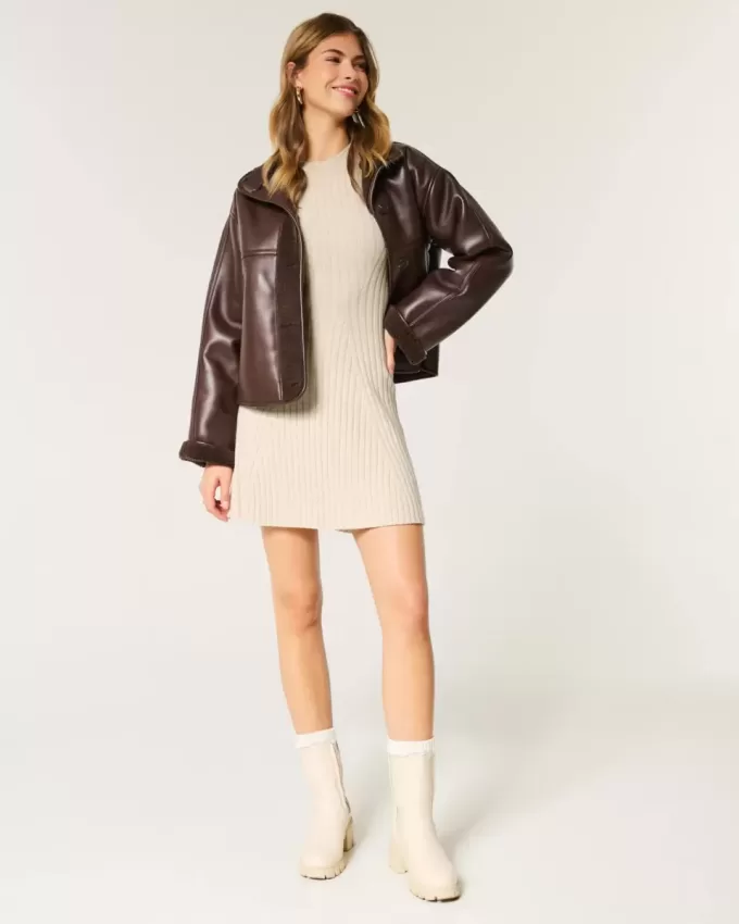 Geripptes Skater-Mini-Sweatkleid Geripptes Skater-Mini-Sweatkleid