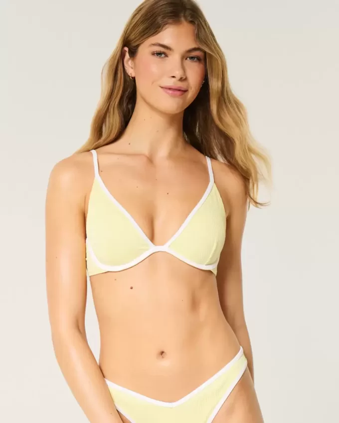 Geripptes, tiefes Bikinioberteil mit Bügeln Geripptes, tiefes Bikinioberteil mit Bügeln