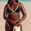 Geripptes, tiefes Bikinioberteil mit Bügeln Geripptes, tiefes Bikinioberteil mit Bügeln