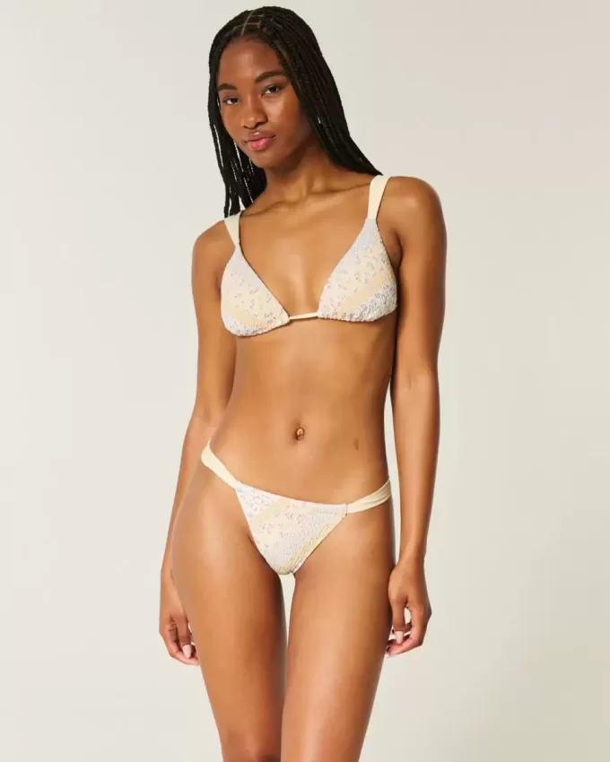 Gerüschtes High-Leg-Bikinihöschen mit Cheekiest-Ausschnitt Gerüschtes High-Leg-Bikinihöschen mit Cheekiest-Ausschnitt