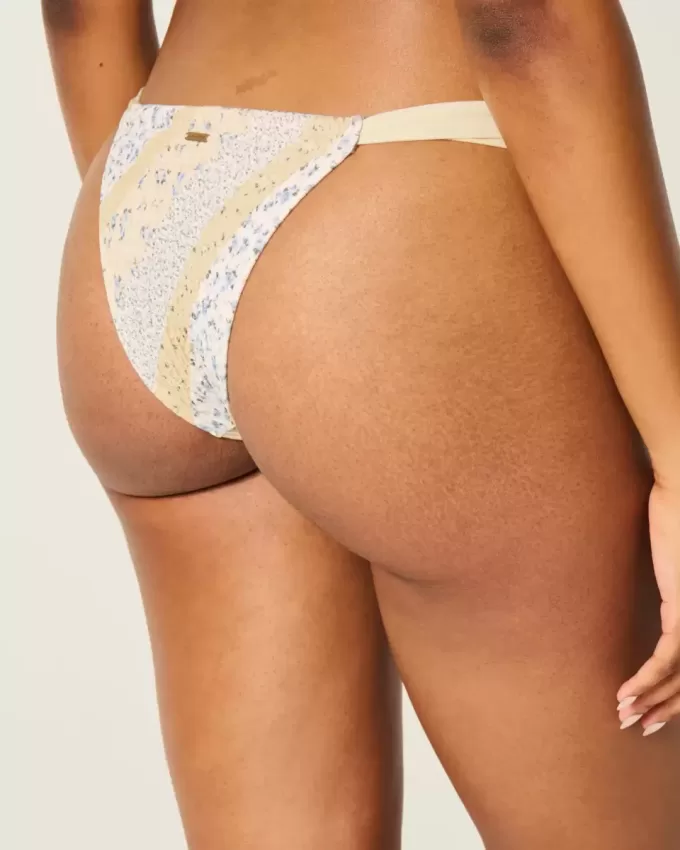 Gerüschtes High-Leg-Bikinihöschen mit Cheekiest-Ausschnitt Gerüschtes High-Leg-Bikinihöschen mit Cheekiest-Ausschnitt