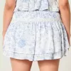 Gesmokter Mini-Skort mit Stufen Gesmokter Mini-Skort mit Stufen