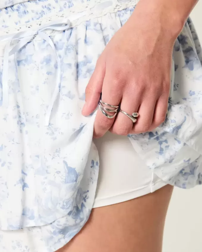 Gesmokter Mini-Skort mit Stufen Gesmokter Mini-Skort mit Stufen