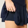 Gesmokter Mini-Skort mit Stufen Gesmokter Mini-Skort mit Stufen