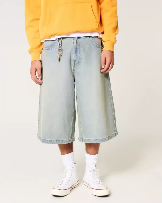 Halblange Skater-Baggy-Jeans in heller Waschung Halblange Skater-Baggy-Jeans in heller Waschung