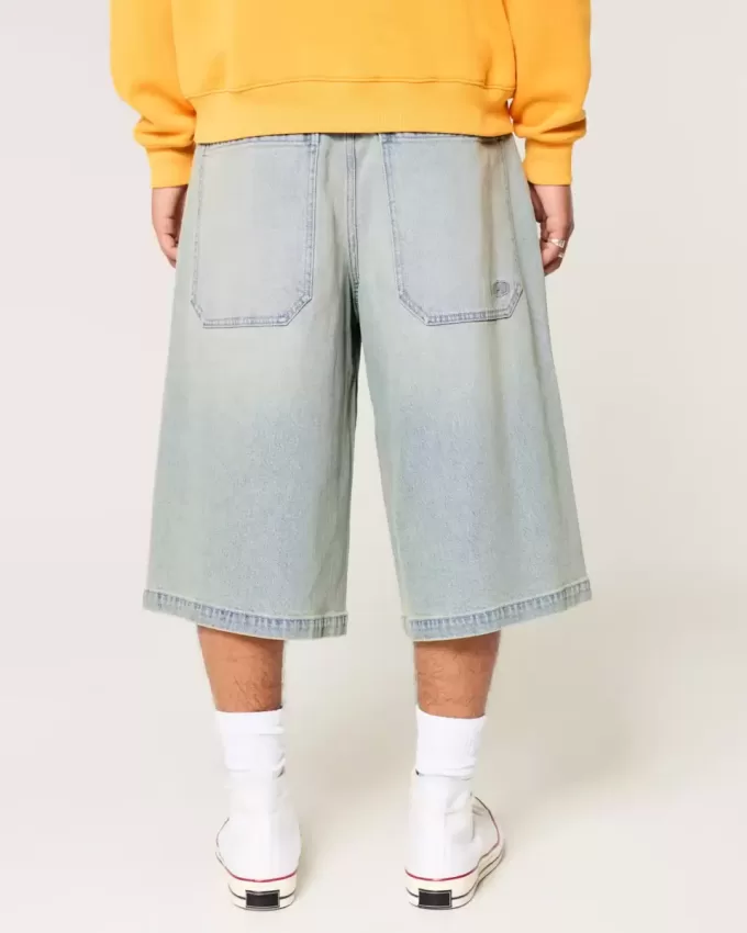 Halblange Skater-Baggy-Jeans in heller Waschung Halblange Skater-Baggy-Jeans in heller Waschung