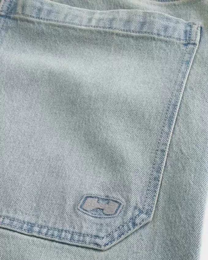 Halblange Skater-Baggy-Jeans in heller Waschung Halblange Skater-Baggy-Jeans in heller Waschung