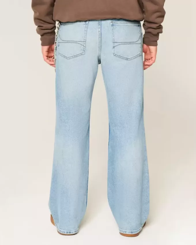 Hell gewaschene, legere Bootcut-Jeans