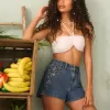 Hoch geschnittene Jeansshorts in A-Linie mit mittlerer Waschung und Blumenstickerei Hoch geschnittene Jeansshorts in A-Linie mit mittlerer Waschung und Blumenstickerei