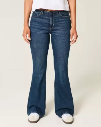 Hoch geschnittene Schlagjeans in dunkler Waschung Hoch geschnittene Schlagjeans in dunkler Waschung
