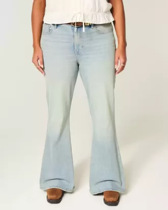 Hoch geschnittene Schlagjeans mit heller Waschung und Sterntaschen