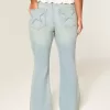 Hoch geschnittene Schlagjeans mit heller Waschung und Sterntaschen Hoch geschnittene Schlagjeans mit heller Waschung und Sterntaschen