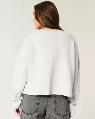 Hollister – Bequemer Pullover mit Wolkengrafik und Kerbkragen