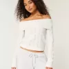 Hollister – Bequemer, schulterfreier Pullover mit Cloud-Stickerei