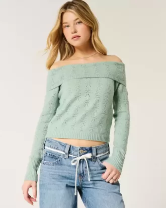 Hollister – Bequemer, schulterfreier Pullover mit Cloud-Stickerei