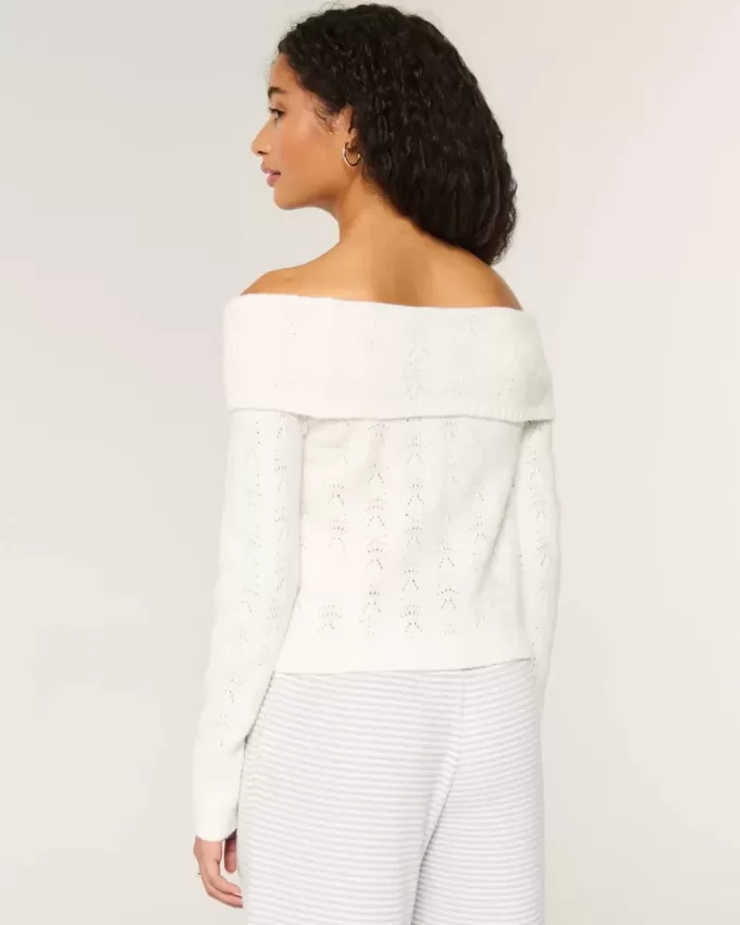 Hollister – Bequemer, schulterfreier Pullover mit Cloud-Stickerei