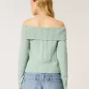 Hollister – Bequemer, schulterfreier Pullover mit Cloud-Stickerei Hollister – Bequemer, schulterfreier Pullover mit Cloud-Stickerei