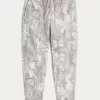 Hollister – Fleece-Jogginghose „Feel Good“ in Camouflage