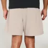 Hybrid-Aktivshorts bis zur Mitte des Oberschenkels Hybrid-Aktivshorts bis zur Mitte des Oberschenkels