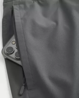 Hybrid-Aktivshorts bis zur Mitte des Oberschenkels