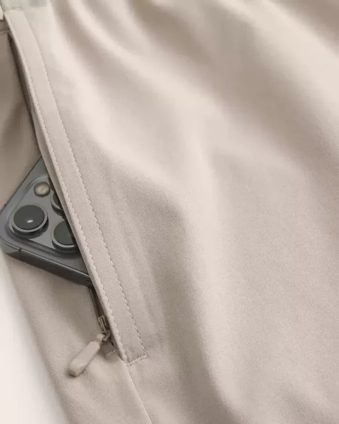 Hybrid-Aktivshorts bis zur Mitte des Oberschenkels Hybrid-Aktivshorts bis zur Mitte des Oberschenkels