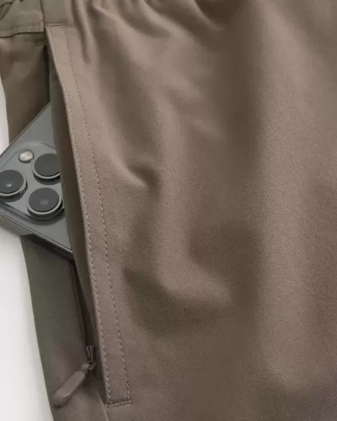 Hybrid-Aktivshorts bis zur Mitte des Oberschenkels