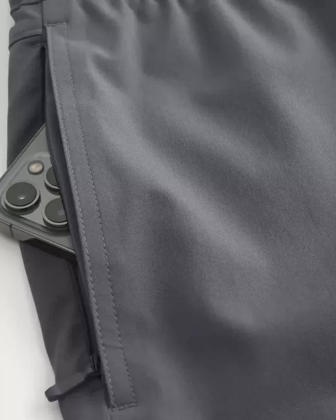 Hybrid-Aktivshorts bis zur Mitte des Oberschenkels Hybrid-Aktivshorts bis zur Mitte des Oberschenkels