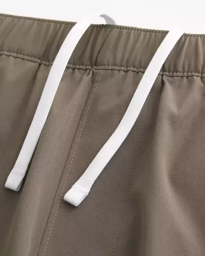 Hybrid-Aktivshorts bis zur Mitte des Oberschenkels