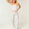 Jogginghose mit weitem Bein und Herztasche im Camouflage-Design