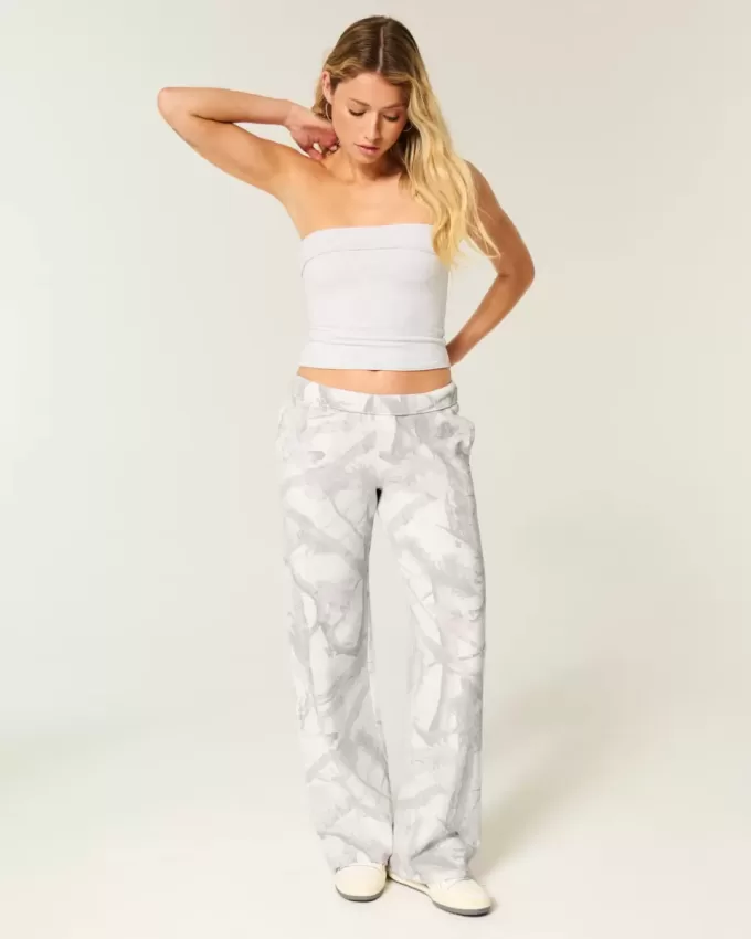 Jogginghose mit weitem Bein und Herztasche im Camouflage-Design