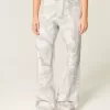 Jogginghose mit weitem Bein und Herztasche im Camouflage-Design