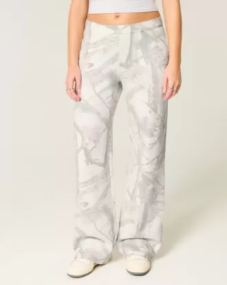 Jogginghose mit weitem Bein und Herztasche im Camouflage-Design