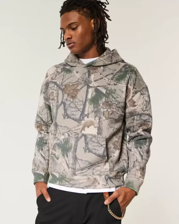 Kastenförmiger Kapuzenpullover mit Camouflage-Muster Kastenförmiger Kapuzenpullover mit Camouflage-Muster
