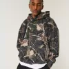 Kastenförmiger Kapuzenpullover mit Camouflage-Muster Kastenförmiger Kapuzenpullover mit Camouflage-Muster