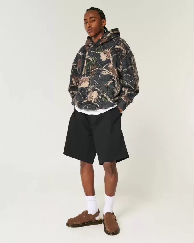 Kastenförmiger Kapuzenpullover mit Camouflage-Muster Kastenförmiger Kapuzenpullover mit Camouflage-Muster