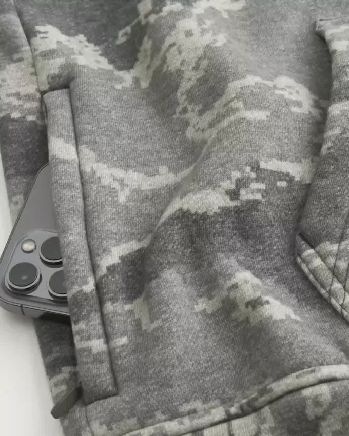 Kastenförmiger Kapuzenpullover mit Camouflage-Muster Kastenförmiger Kapuzenpullover mit Camouflage-Muster