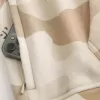 Kastenförmiger Kapuzenpullover mit Camouflage-Muster