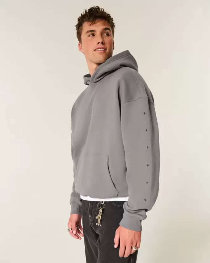 Kastenförmiger Kapuzenpullover mit Sterndetail Kastenförmiger Kapuzenpullover mit Sterndetail