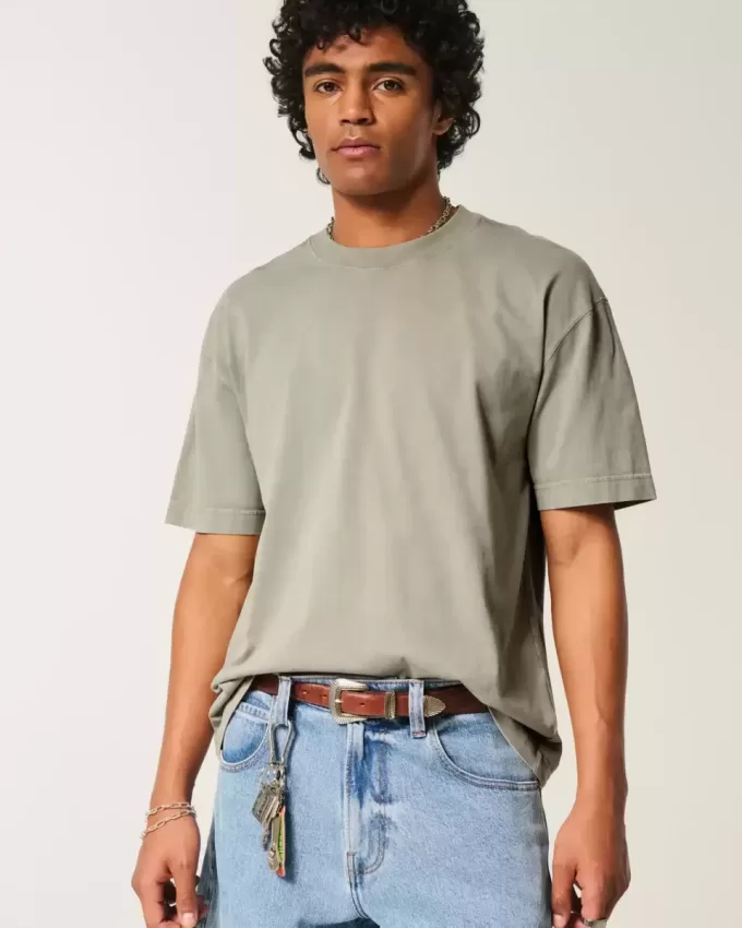 Kastenförmiges, schweres T-Shirt mit Rundhalsausschnitt aus gewaschener Baumwolle Kastenförmiges, schweres T-Shirt mit Rundhalsausschnitt aus gewaschener Baumwolle