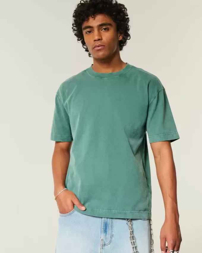 Kastenförmiges, schweres T-Shirt mit Rundhalsausschnitt aus gewaschener Baumwolle Kastenförmiges, schweres T-Shirt mit Rundhalsausschnitt aus gewaschener Baumwolle