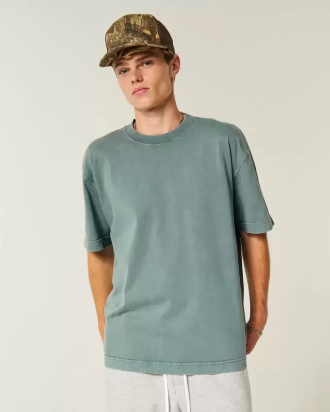 Kastenförmiges, schweres T-Shirt mit Rundhalsausschnitt aus gewaschener Baumwolle Kastenförmiges, schweres T-Shirt mit Rundhalsausschnitt aus gewaschener Baumwolle