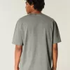 Kastenförmiges, schweres T-Shirt mit Rundhalsausschnitt aus gewaschener Baumwolle Kastenförmiges, schweres T-Shirt mit Rundhalsausschnitt aus gewaschener Baumwolle
