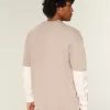 Kastenförmiges, schweres T-Shirt mit Rundhalsausschnitt aus gewaschener Baumwolle Kastenförmiges, schweres T-Shirt mit Rundhalsausschnitt aus gewaschener Baumwolle